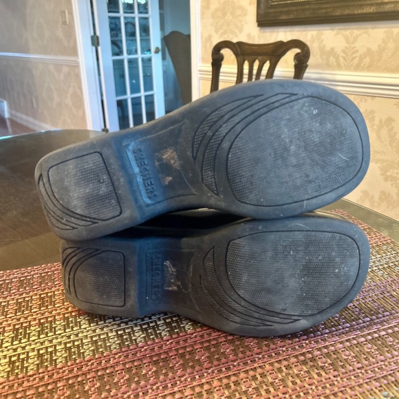 Sketchers Black Leather Loafers with Round Toe & Thick Sole in Size 10 - Picture 6 of 6